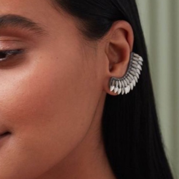 :: Stella & Dot Rare [SILVER] Pegasus Ear Climbers - Picture 5 of 7